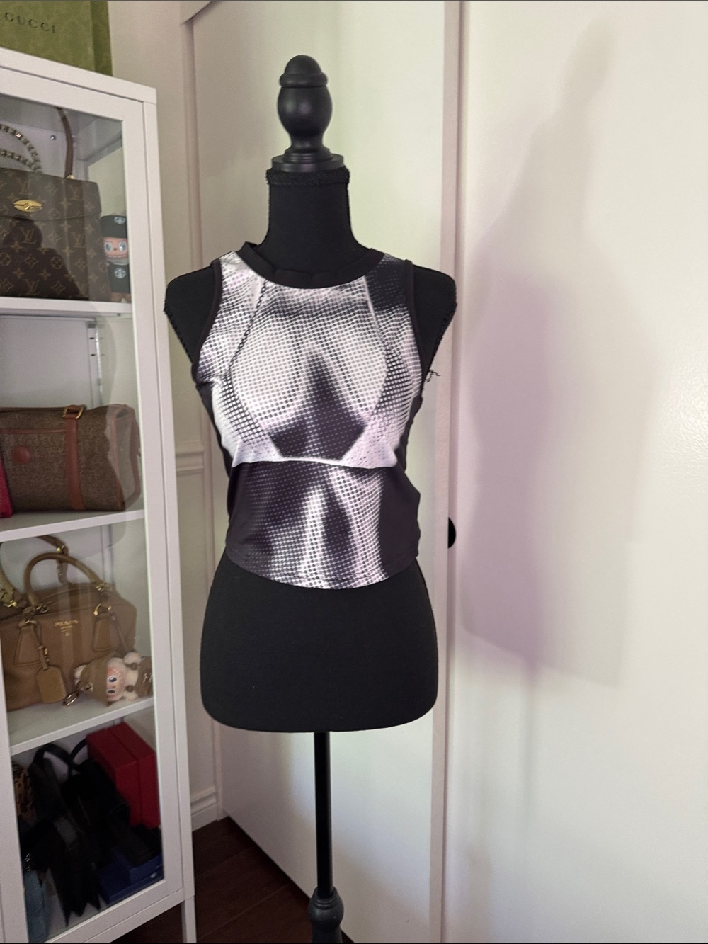 Women's Black & Silver Metallic Cropped Tank Top